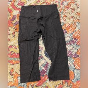 Lululemon black crop pant